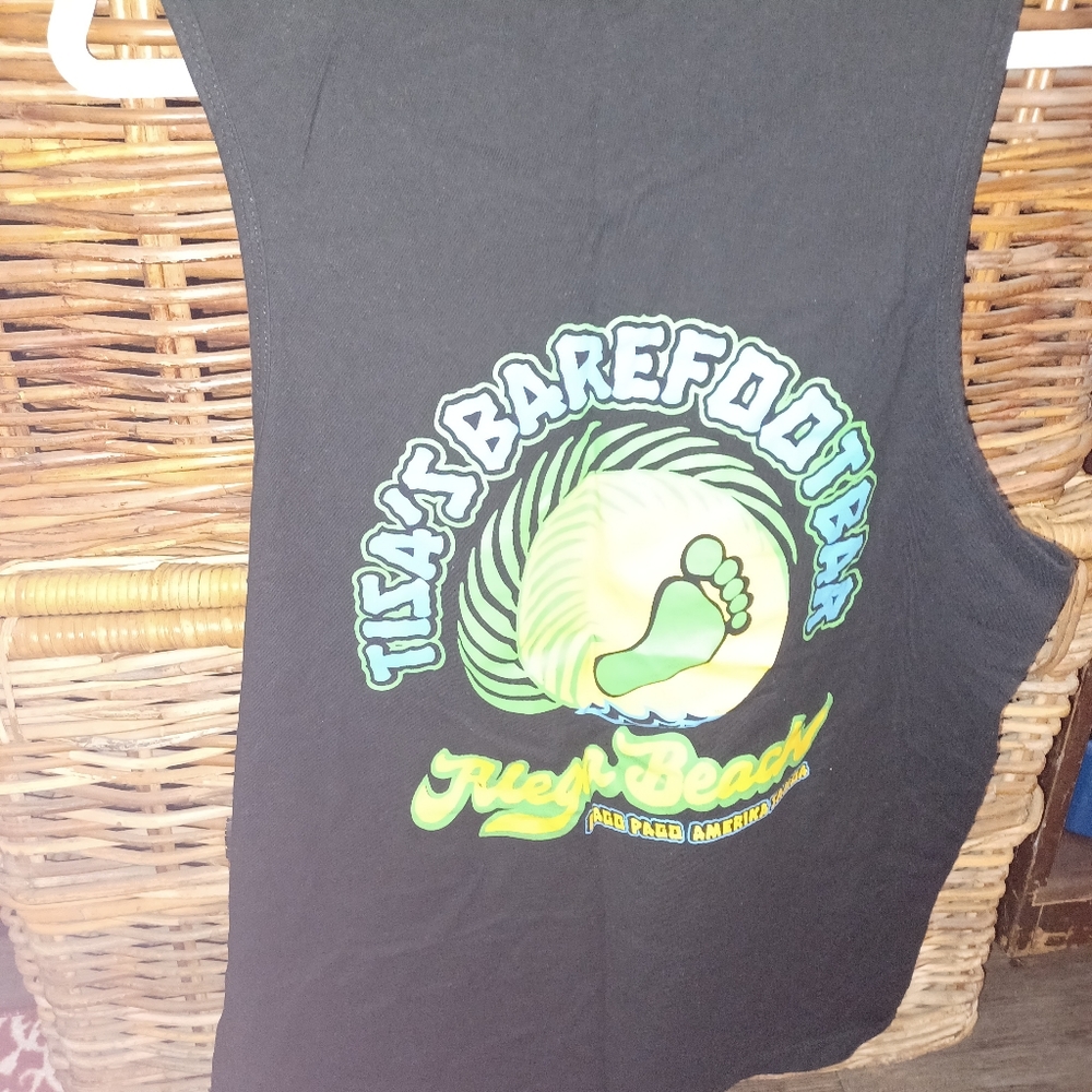 Lot of 4 beach tank tops Maui and Sons, California, Hawaiin Style, and Barefoot